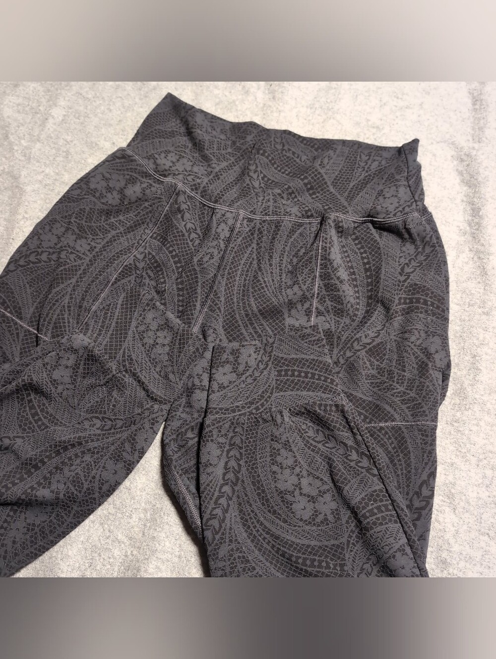 Athleta Salutation Textured Jogger Womens Small Black Paisley Embossed High Rise